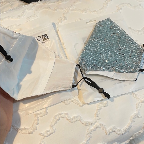 2 Sparkly face masks - Picture 3 of 3